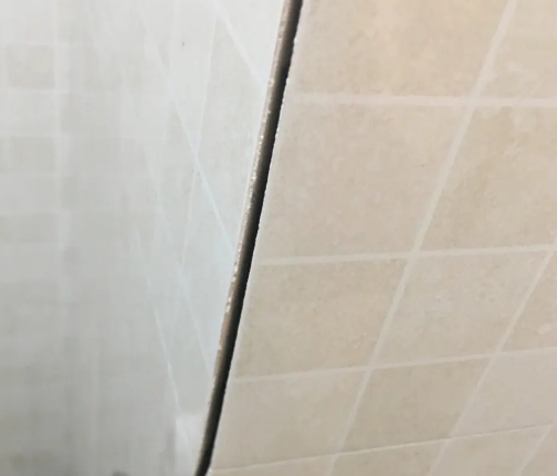弋江瓷砖空鼓维修公司分享阳台瓷砖脱落的修复过程可以分为以下几个步骤